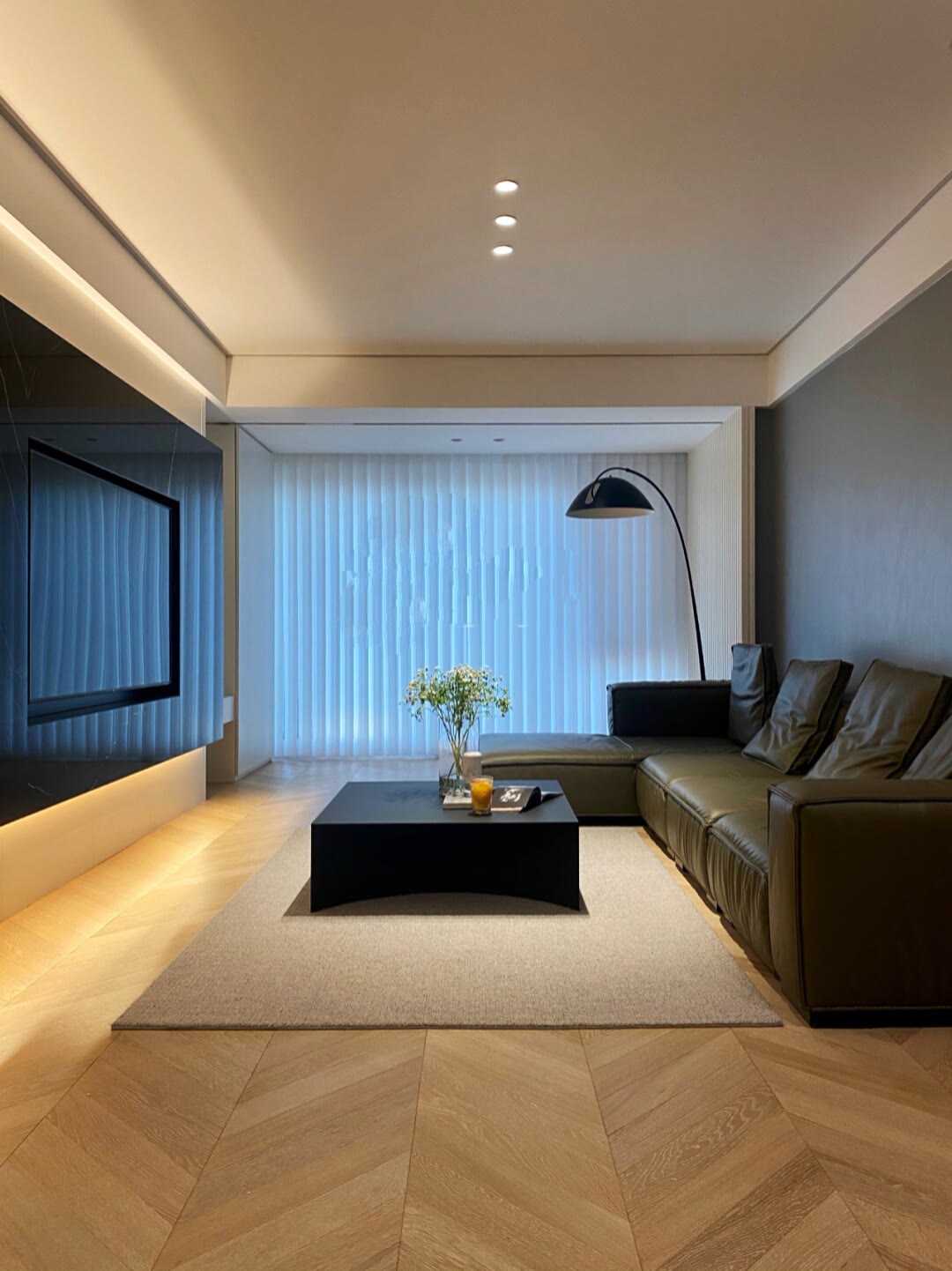 告别大吊灯,无主灯吊顶才是客厅氛围感的 “神”