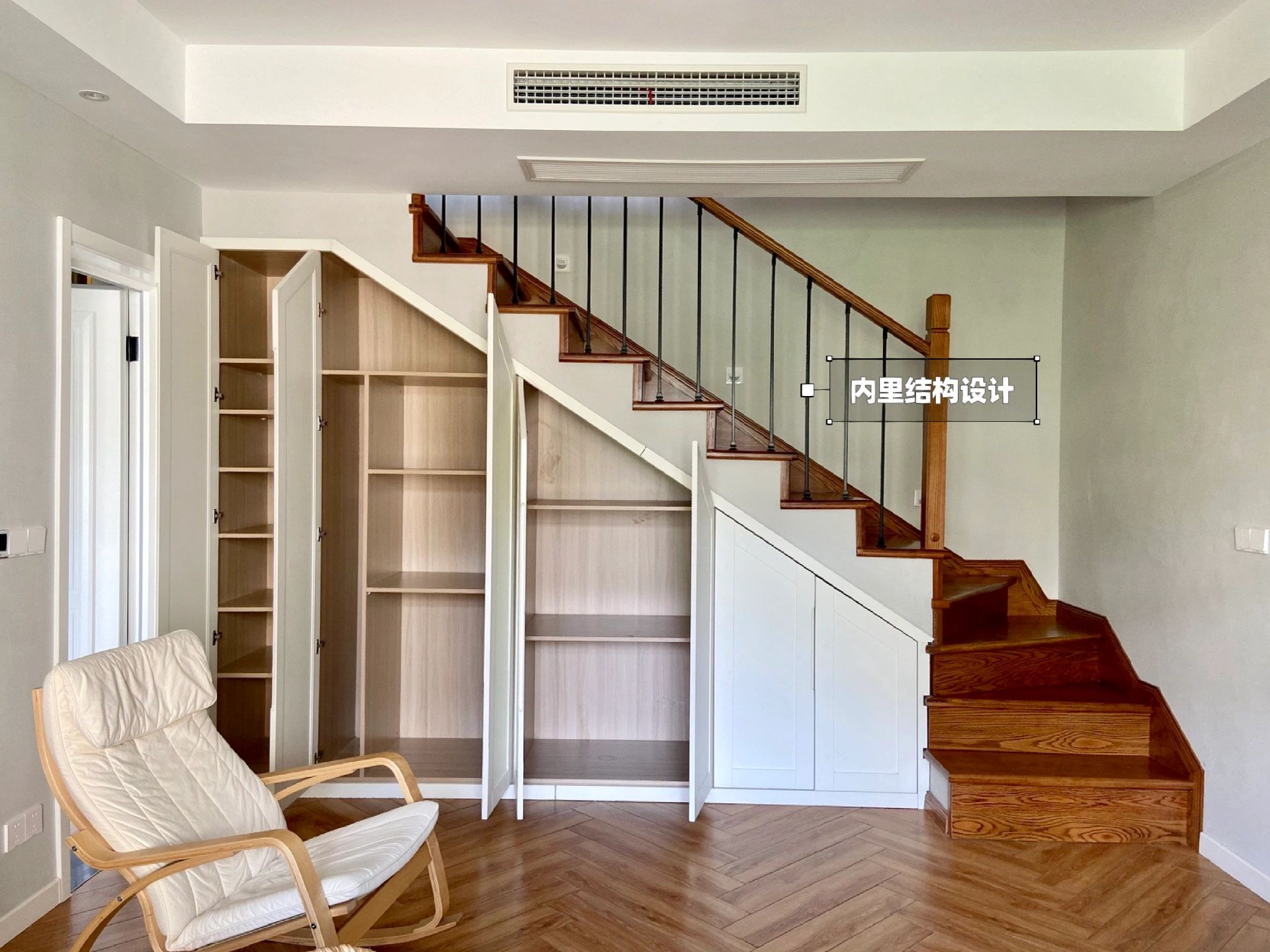 复式楼梯柜:把 “鸡肋空间” 变收纳王