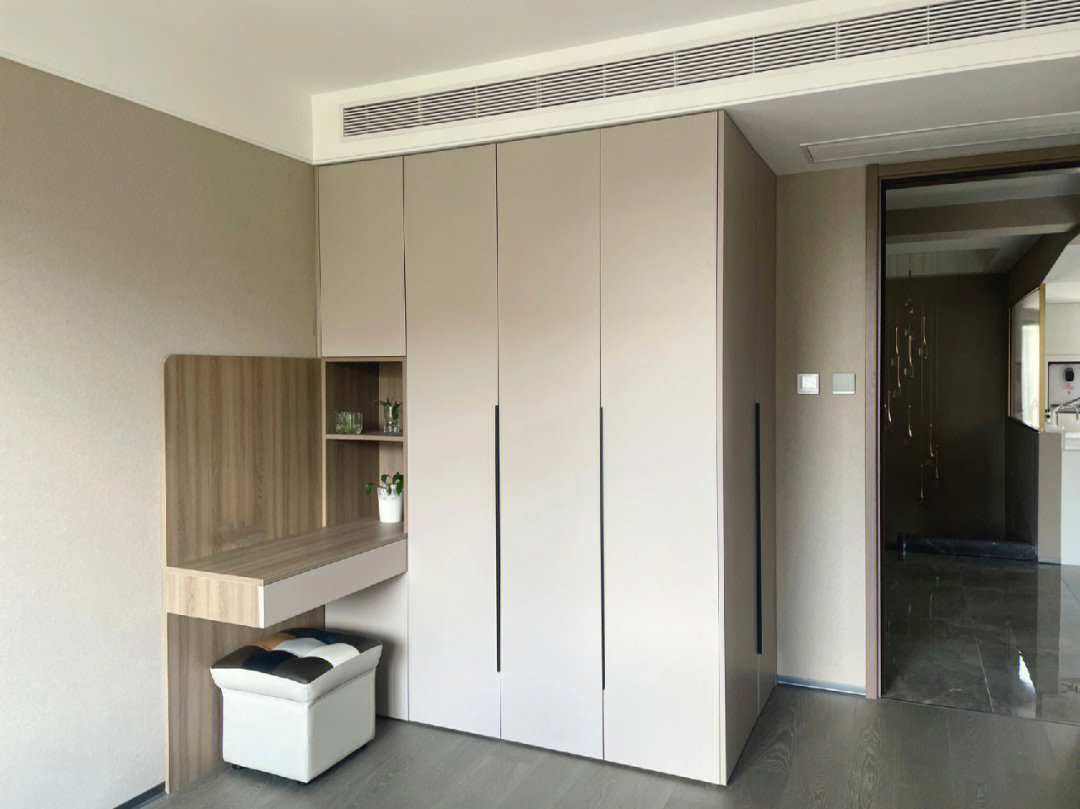 卧室梳妆台设计，精致收纳两不误